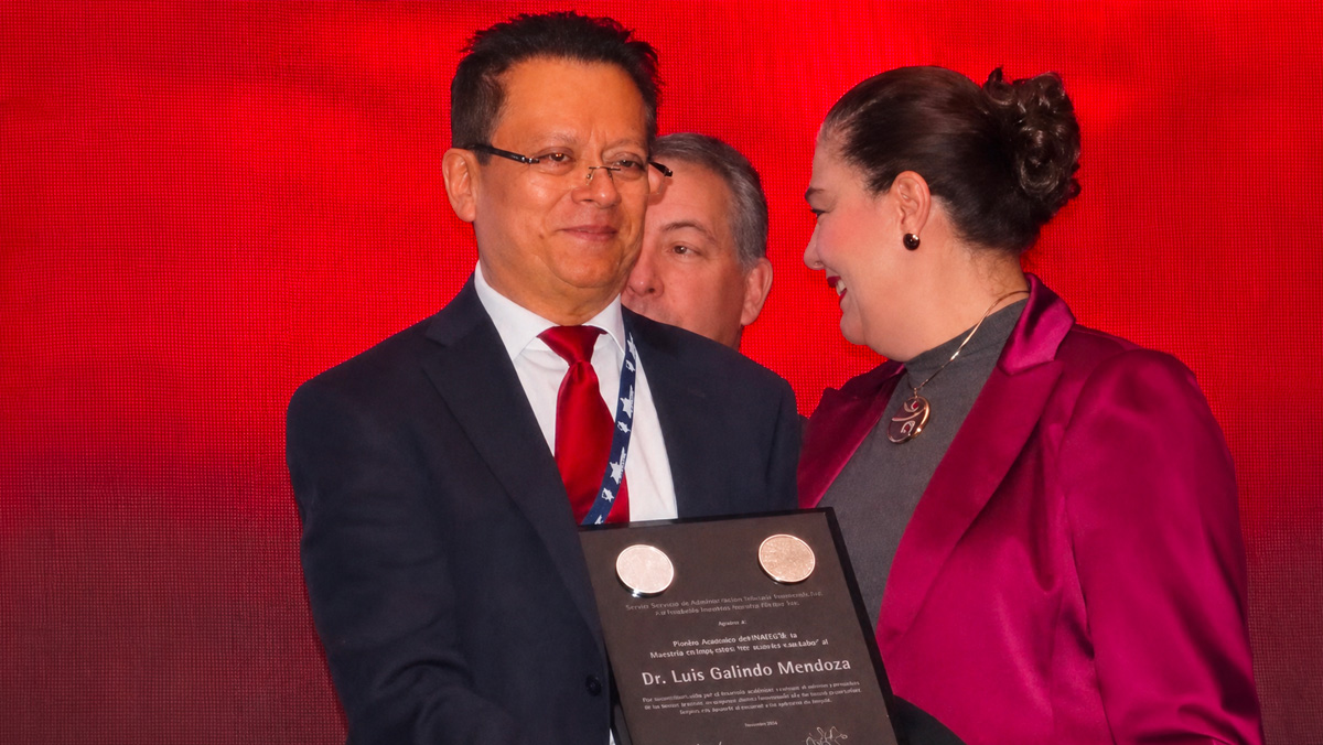 Entrega del Premio Aesclepio 2025 al Dr. Luis Galindo Mendoza